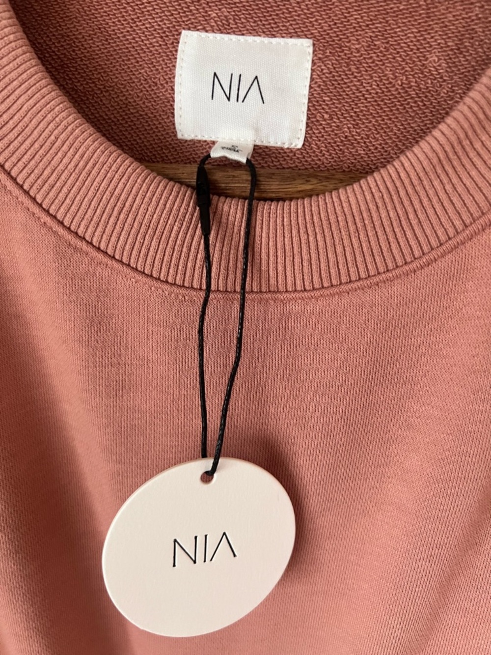 NIA Women's Cropped Crew Sweatshirt in Pale Mauve NWT Size S - Picture 4 of 11